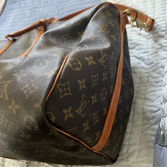 LV Duffle bag - Picture 10 of 11